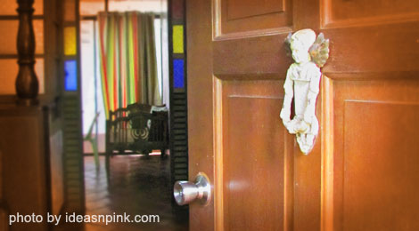 wooden door entry - photo by ideasnpink.com