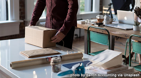 unsplash-box-desk-hands